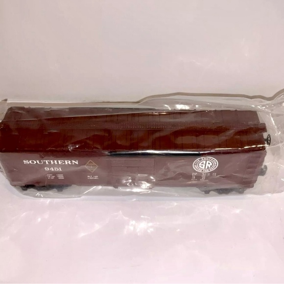NIB Lionel Trains #6-9451 O-Gauge “Famous American RR Southern Box Car” 1983 - Picture 4 of 7